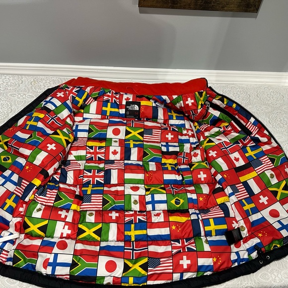 THE NORTH FACE SOCHI RU/14 FLAGS 700 DOWN VEST , SIZE LARGE WOMENS, BLACK/RED - Picture 7 of 14